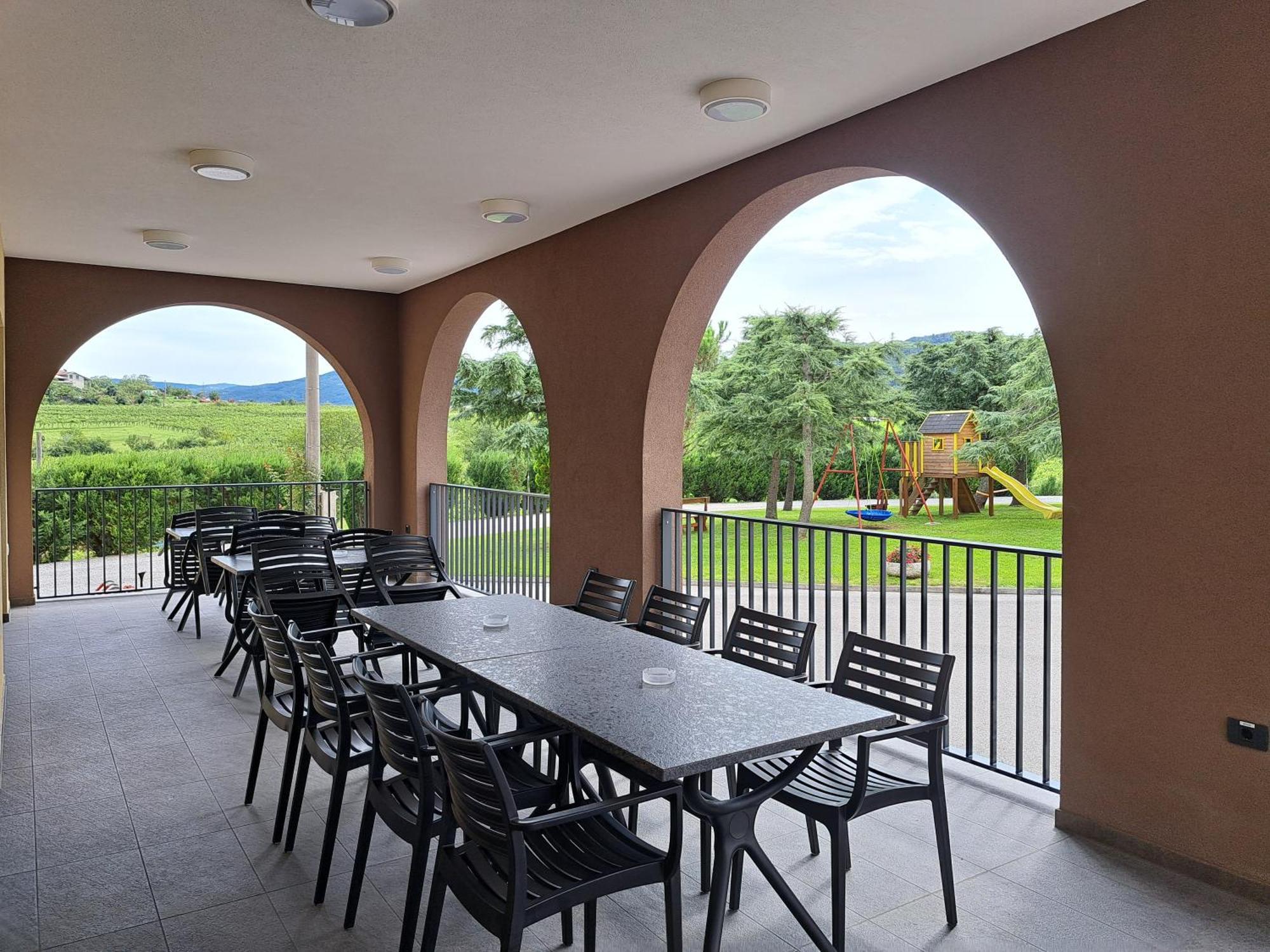 Posestvo Rouna - Winery And Apartments Vipava Exterior foto