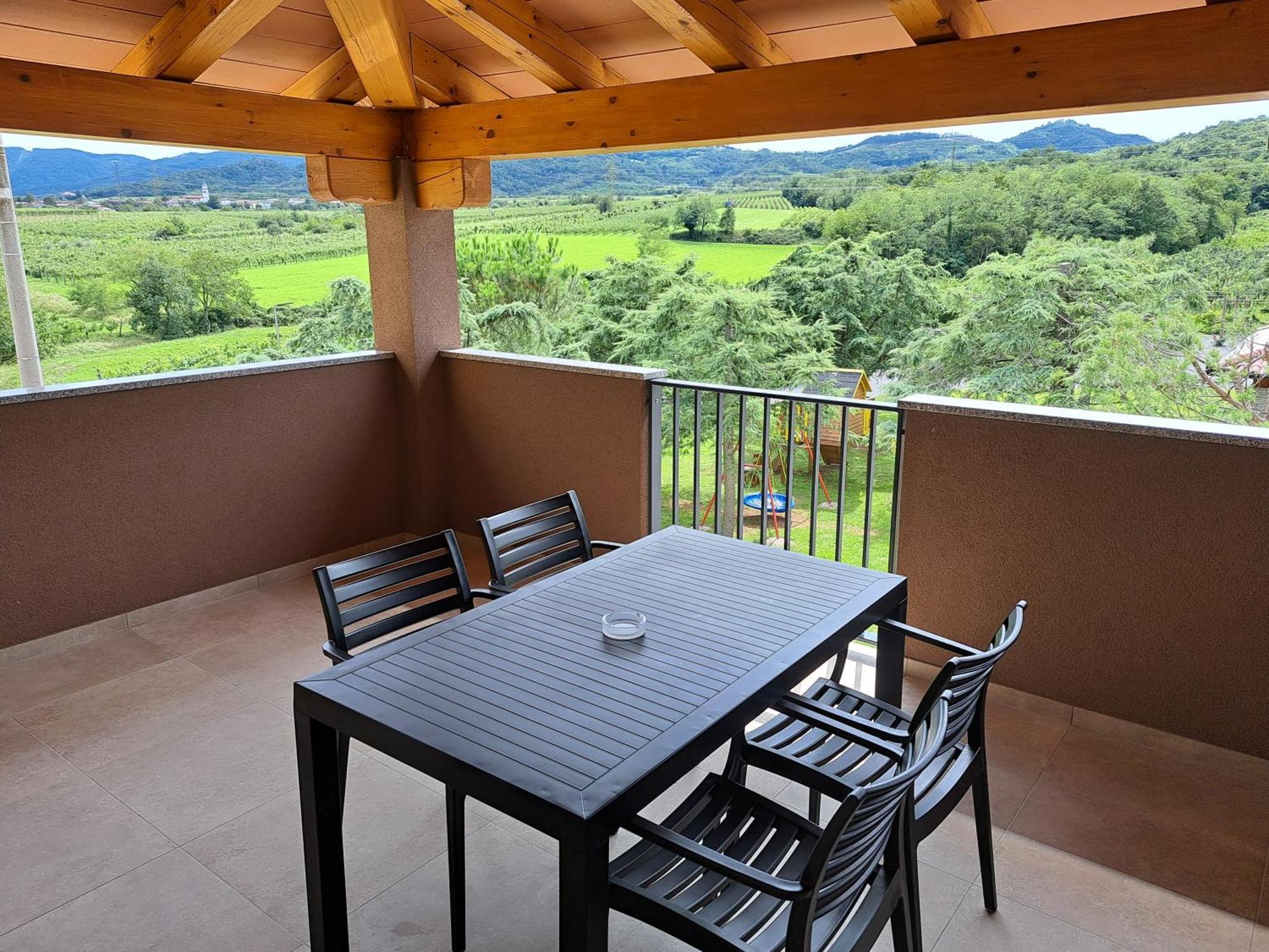 Posestvo Rouna - Winery And Apartments Vipava Exterior foto